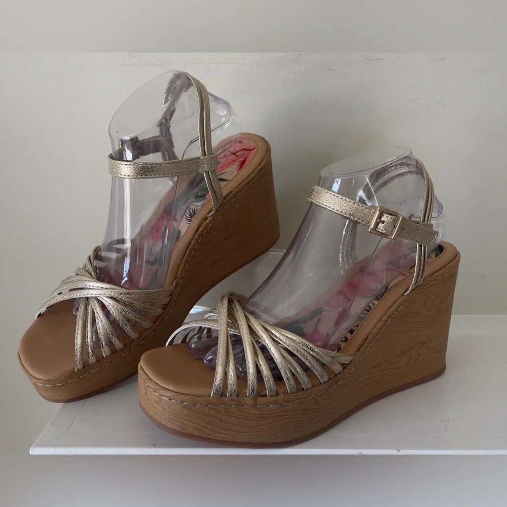 b.o.c Catalina Women's Strappy Comfort Wedge Metallic Gold Sandals NWT Size 9